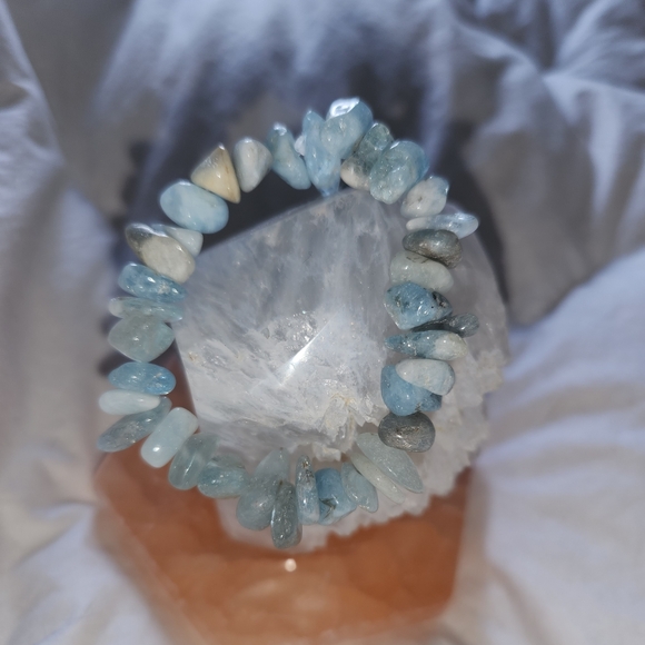 Women's Blue Chip Topaz Stretch Bracelet. - Picture 1 of 4